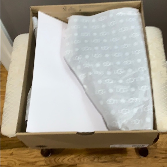 ❤️LAST PAIR ❤️UGG Classic Mini Star size 8 - Picture 5 of 5